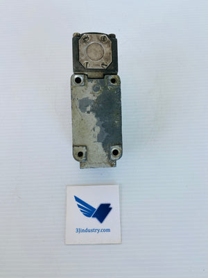 "C2B-JK013 - 1.2A@600VAC - 0.1A @600VDC  -  TELEMECANIQUE C2BJK013  LIMIT SWITCH