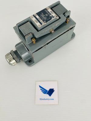 800S-2SA4 - SER CA - TYPE 3,4,5 - 600V  -  ALLEN-BRADLEY 800S2SA4 PUSHBUTTON STATION