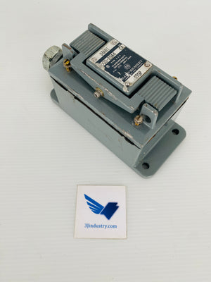 800S-2SA4 - SER CA - TYPE 3,4,5 - 600V  -  ALLEN-BRADLEY 800S2SA4 PUSHBUTTON STATION