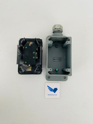 800S-2SA4 - SER CA - TYPE 3,4,5 - 600V  -  ALLEN-BRADLEY 800S2SA4 PUSHBUTTON STATION