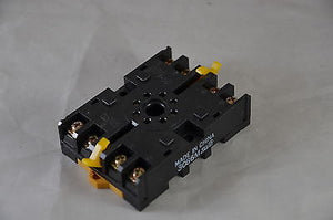 P2CF-08  -  OMRON  -  SOCKET DIN MNT 8 PIN   10A, 250VAC
