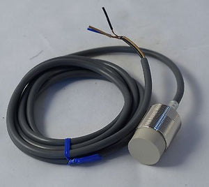 E2E-X18MF2 OMRON E2E X18MF2 Inductive Proximity Sensors DC 3-Wire M30 18MM
