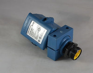 1451B-6507 Cutler-Hammer  1451B Polarized Reflex Self-Contained, 30VDC Sensor