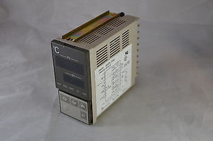 E5AX-VAA   -  OMRON  -  TEMPERATURE CONTROLLER 100to240VAC  50 -60HZ