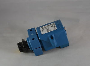 1451B-6507 Cutler-Hammer  1451B Polarized Reflex Self-Contained, 30VDC Sensor