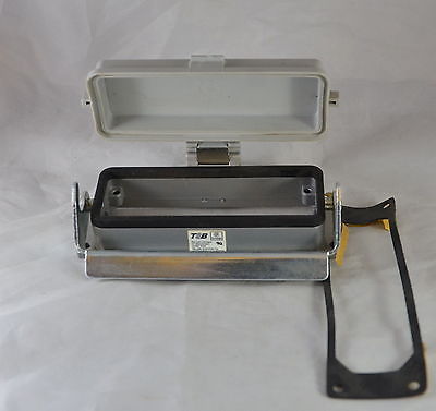 PB424  -  Thomas & Betts  -  Base, Panel Mount