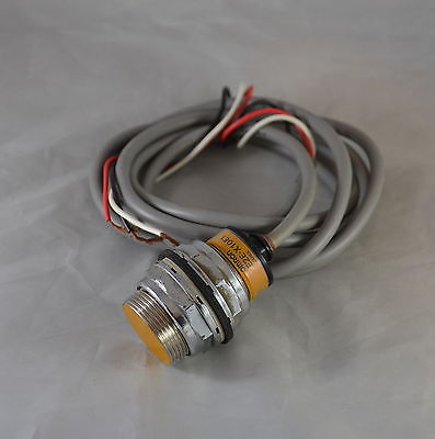 E2E-X10E1  -  Omron  -  Cylindrical Proximity Sensor