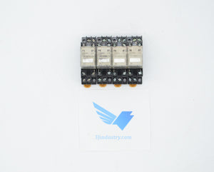 LOT OF 4 - MY2 AC110/120 (S) WITH SOCKET PYF14A-E  -  OMRON MY2 RELAY