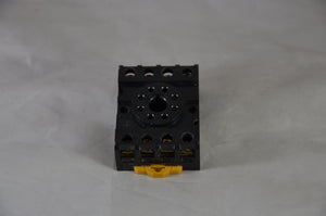 Lot of 1 Relay - PF083A-E  -  Omron  -  Relay Sockets & Hardware  -  OMRON PF Connector - Socket (8 Pin) din Rail