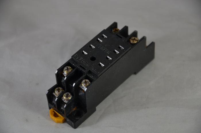 Lot of 9 Relay - PYF08A  -  Omron  -  Relay Socket  -  OMRON PY Connector - 7A - 8 pins - 250VAC